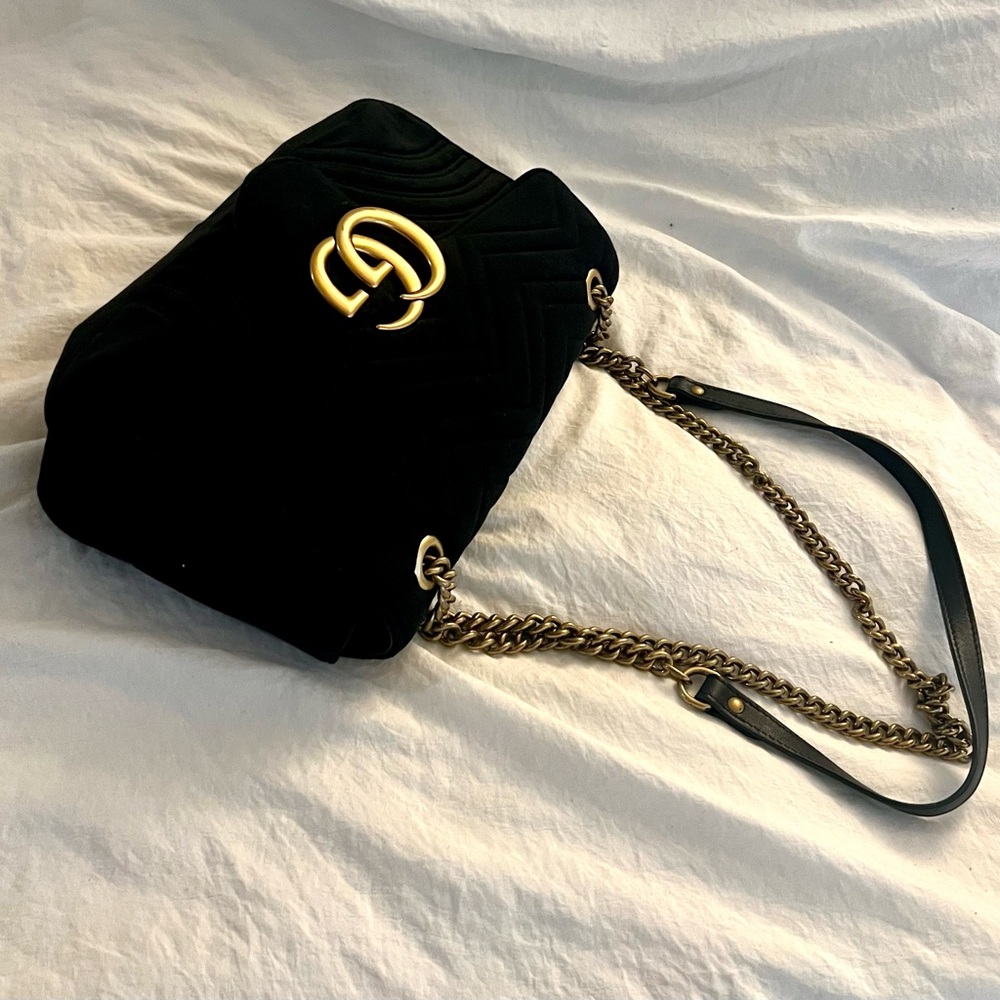 👑✅PRICE FIRM✅ Beautiful Black and Gold Fashion Velour Shoulder Bag - Picture 11 of 17